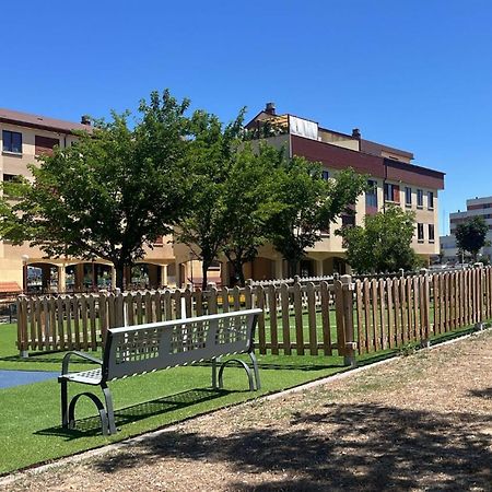 Apartamento Ideal A La Entrada De Salamanca !!! Santa Marta de Tormes Exteriör bild